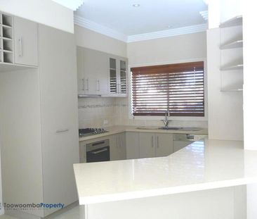 Executive Unit! Prestige Townhouse! - Photo 2
