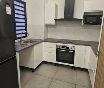 Location Appartement 3 pièces 70m² ST PIERRE 97410 - Photo 3