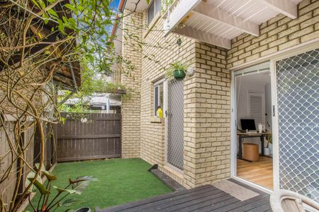 Neat and Tidy Townhouse in Great Location! - Photo 3