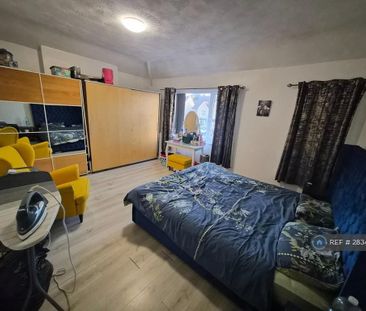 1 bedroom in a house share to rent - Photo 4