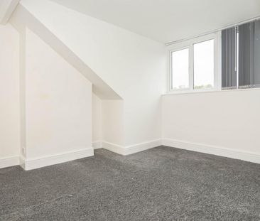 4 bedroom House To Let - Photo 5