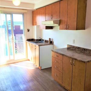 N-Rosemont 4.5 HAUT TRIPLEX près de tout; pas besoin de voiture! - Photo 2