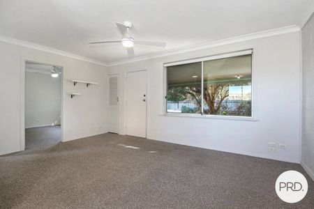 DELIGHTFUL EAST ALBURY TWO BEDROOM UNIT! - Photo 2
