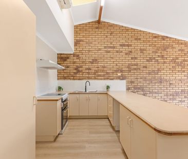 Prime Torquay Location - Photo 2