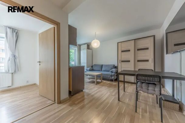 Pronájem bytu 2+kk s balkónem a sklepem – Milovice, ul. Braniborská - Photo 1