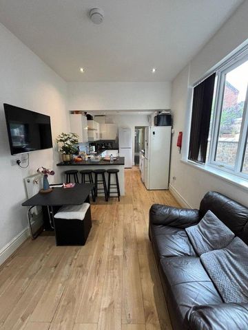 6 bedroom flat to rent - Photo 4