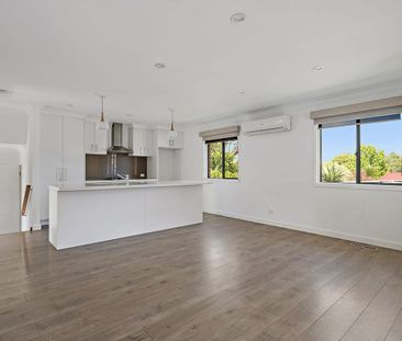 MODERN 3 BEDROOM FAMILY HOME - Photo 5