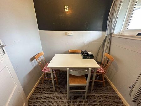 4 bedroom apartment to rent - Photo 2