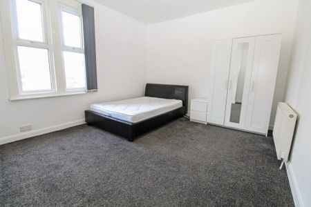 Wetherby Grove, Burley, Leeds - Photo 4