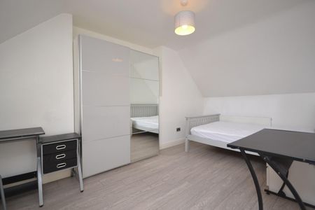 3 bedroom House To Let - Photo 3