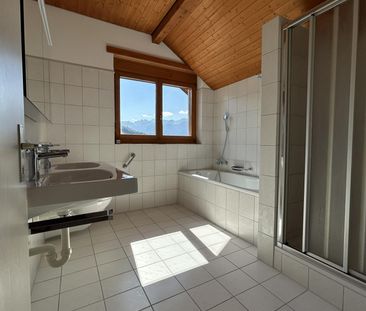 Helle, sonnige, grosszügige Dachwohnung mit Blick in die Berge - Photo 4