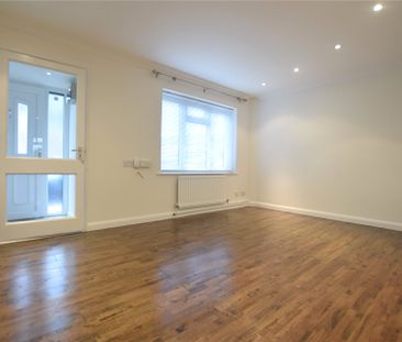 3 bedroom House in Batcombe Mead, Bracknell - Photo 5