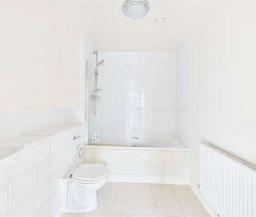 Coombe Way, Farnborough, Hampshire, GU14 - Photo 4