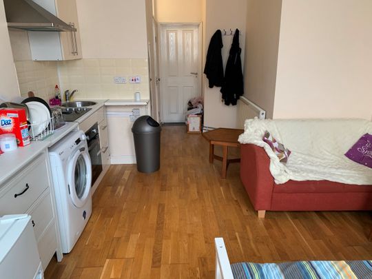 Studio Flat, Hornsey Road, N19 - Photo 1