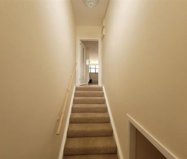 3 bedroom flat to rent - Photo 4
