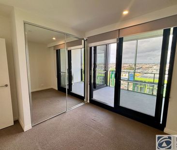 Top-Floor Apartment with Stunning City Views! HOME OPEN FRIDAY 12 D... - Photo 3