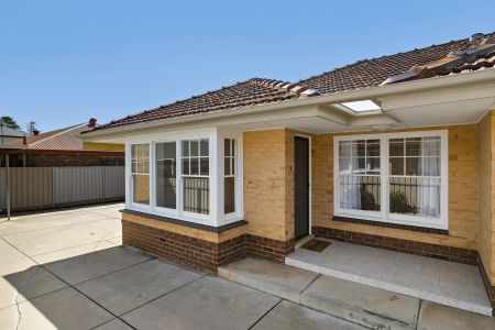 Modern, Fully Renovated Unit in a Convenient Location - Photo 4