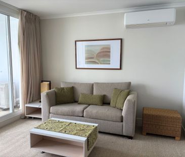 Fully furnished apartment on pool deck level - Short term lease - Photo 2