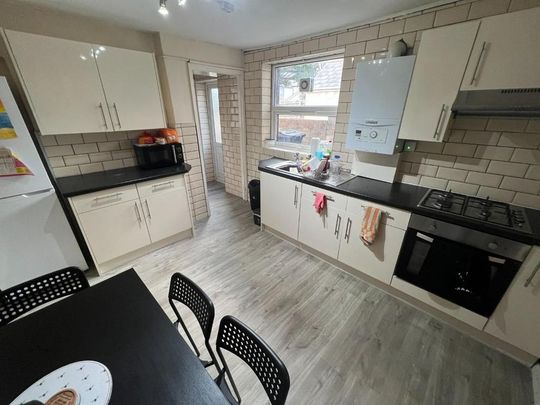 4 bedroom terraced house to rent - Photo 1