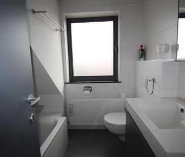 Dakappartement met groot terras en parkeerplaats - Photo 3