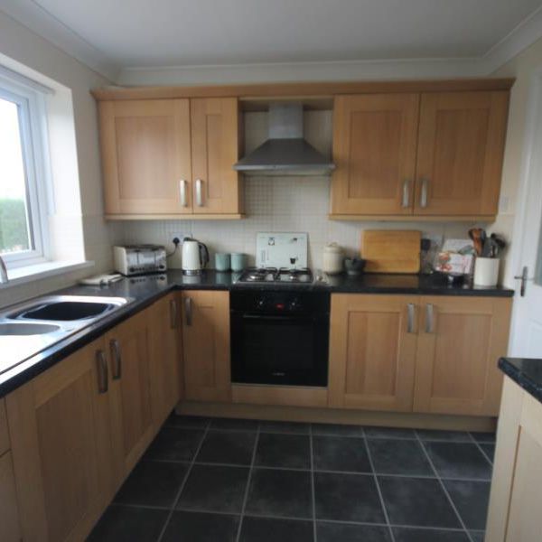 3 bedroom semi-detached house to rent - Photo 1