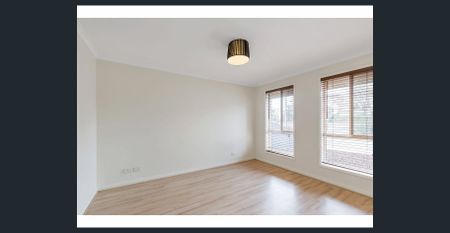 IMMACULATE 3 BEDROOM HOME CLOSE TO EVERYTHING! - Photo 2