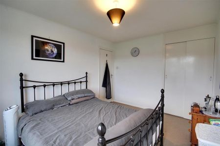 2 bedroom maisonette to rent - Photo 5