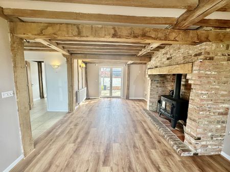 Available 3 Bed Not Specified - Photo 2