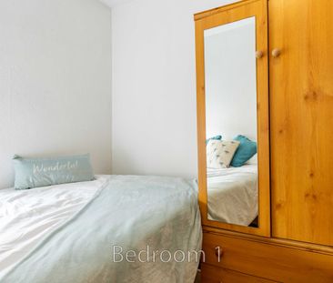 Room 5 - Photo 4