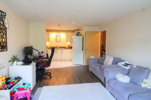 2 bedroom flat to rent - Photo 1