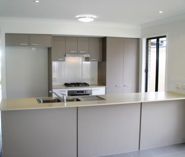 Family Home Conveniently Located Close to Parks, Schools, Shopping ... - Photo 4