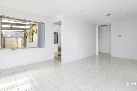 Comfort, Space & Convenience in the Heart of Sydenham - Photo 2