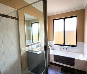 31 Kyle Way, Canning Vale WA 6155 - Photo 3