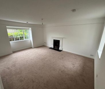 31 Waringstown Road, Lurgan, BT66 7HH - Photo 2