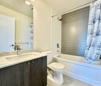 Burnhamthorpe/Confederation Beautiful 2Bdrm +Den Spacious Layout - Photo 1