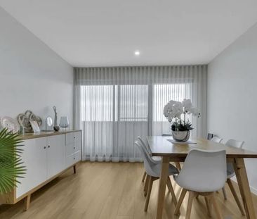 CONTEMPORARY LIVING IN THE HEART OF CAROLINE SPRINGS - Photo 3