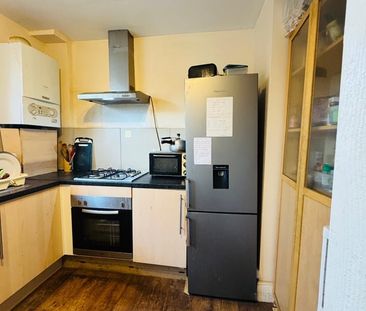 Room in a Shared Flat, London, E16 - Photo 6