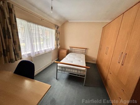 3 bedroom semi-detached house to rent - Photo 3