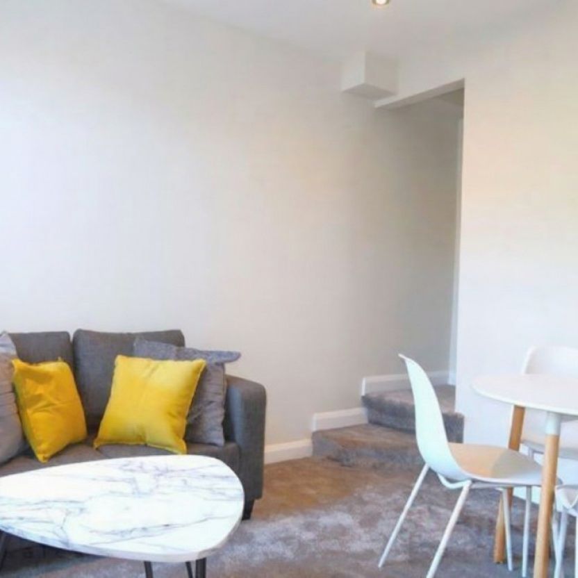3 bed Mid Terraced House for Rent - Photo 1