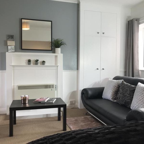 Studio to rent - Photo 1