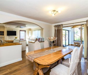 4 bedroom detached house to rent - Photo 3