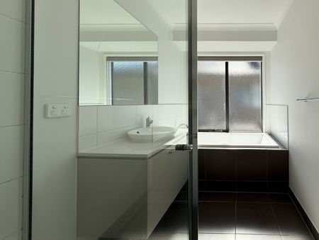 39 Solsbury Crescent, Keysborough VIC 3173 - House For Rent | Domain - Photo 4