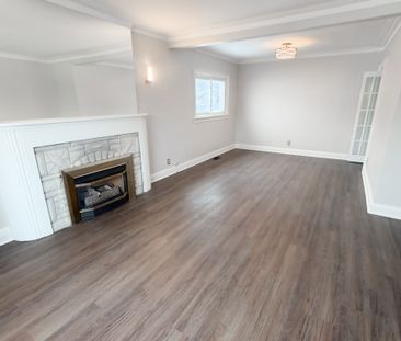 For Lease - 3 Davies Crescent, Toronto, Ontario - Photo 2