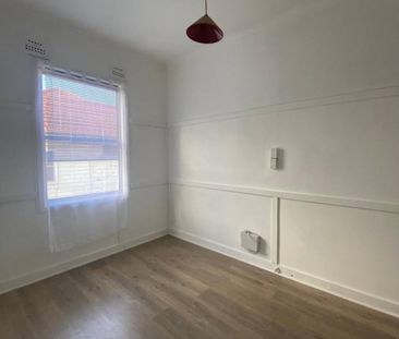 Newly Renovated One Bedroom - Photo 3