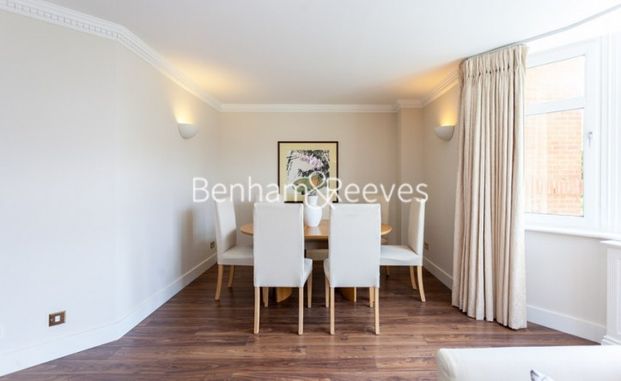 3 Bedroom flat to rent in Bracknell Gardens, Hampstead, NW3 - Photo 1