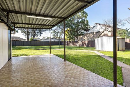 Freshly Painted 3 Bedroom Home - Photo 4