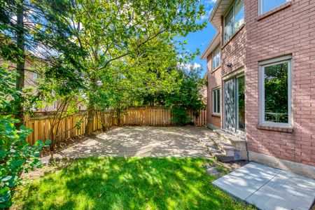 For Lease - 2075 Banbury Crescent, Oakville, Ontario - Photo 4