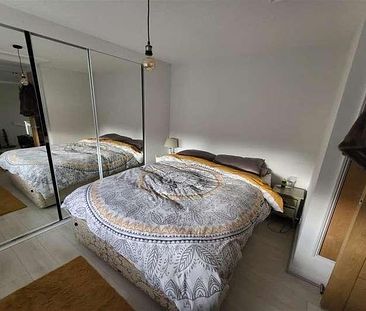 Bedroom Back To Back House In Farnborough, GU14 - Photo 2
