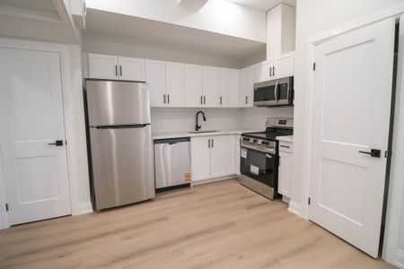 Newly Renovated 1 Bedroom unit in Welland - Photo 4
