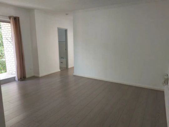 “Charming Two Bedroom Apartment” - Photo 1